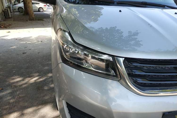 Used Huasong 7 2015 2.0T Automatic Comfort Model Right Front Headlight