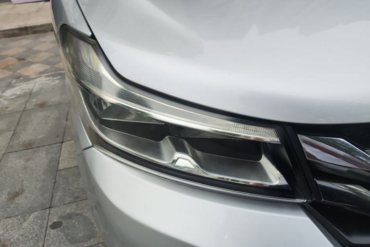 Used Huasong 7 2015 2.0T Automatic Comfort Model Right Front Headlight