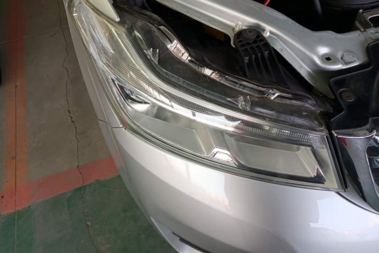 Used Huasong 7 2015 2.0T Automatic Comfort Model Right Front Headlight