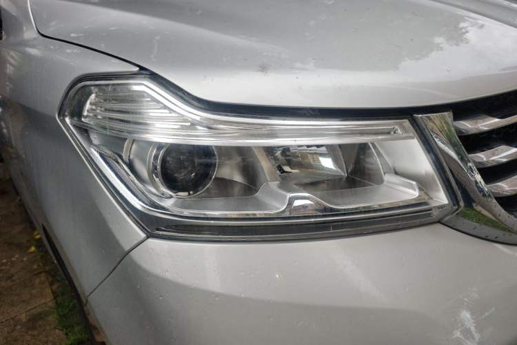 Used Huasong 7 2015 2.0T Automatic Flagship Edition Right Front Headlight