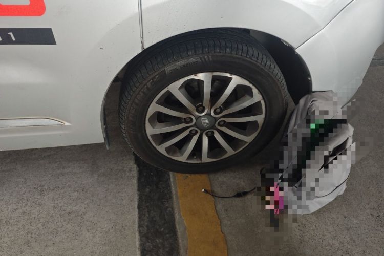 Used Huasong 7 2015 2.0T Automatic Flagship Edition Right Front Wheel Hub