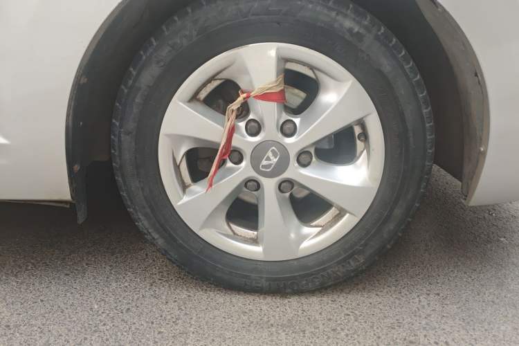 Used Huasong 7 2015 2.0T Automatic Luxury Model Right Front Wheel Hub