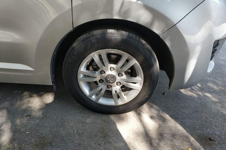 Used Huasong 7 2015 2.0T Automatic Comfort Model Right Front Wheel Hub