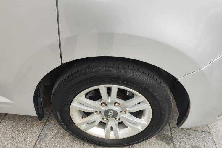 Used Huasong 7 2015 2.0T Automatic Comfort Model Right Front Wheel Hub