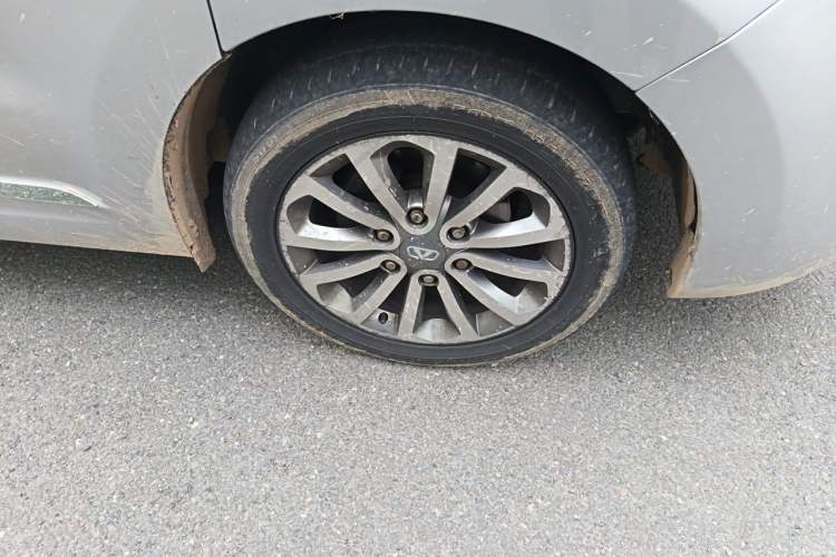 Used Huasong 7 2015 2.0T Automatic Flagship Edition Right Front Wheel Hub