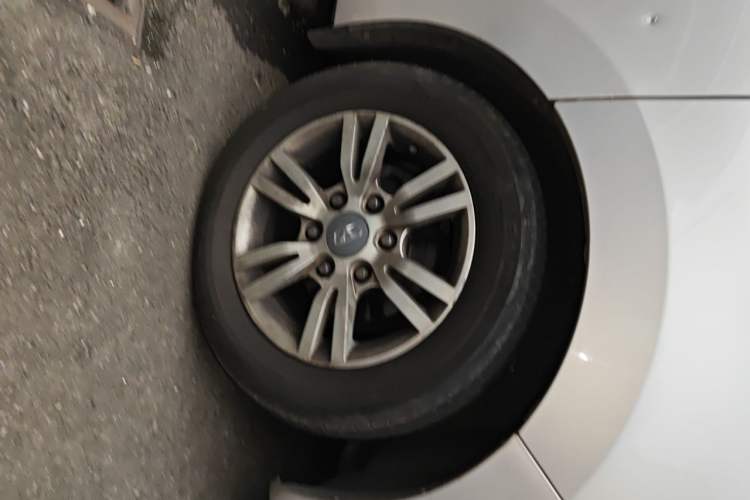 Used Huasong 7 2015 2.0T Automatic Comfort Model Right Front Wheel Hub