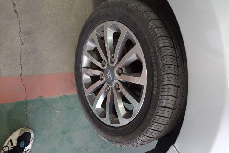 Used Huasong 7 2015 2.0T Automatic Comfort Model Right Front Wheel Hub