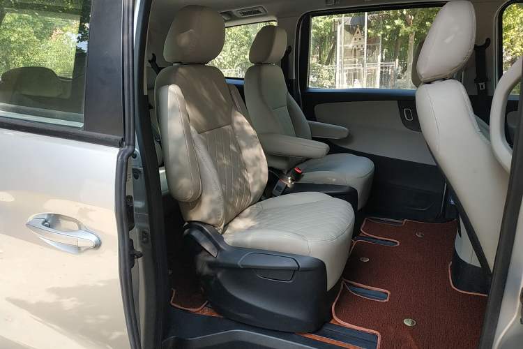 Used Huasong 7 2015 2.0T Automatic Comfort Model Right Rear Seat