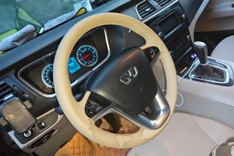 Used Huasong 7 2015 2.0T Automatic Comfort Model Steering Wheel