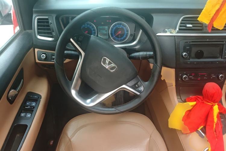 Used Huasong 7 2015 2.0T Automatic Luxury Model Steering Wheel