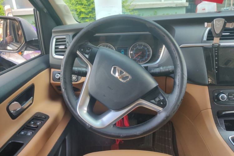 Used Huasong 7 2015 2.0T Automatic Luxury Model Steering Wheel