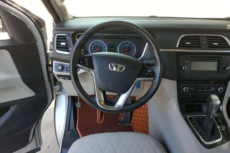 Used Huasong 7 2015 2.0T Automatic Comfort Model Steering Wheel