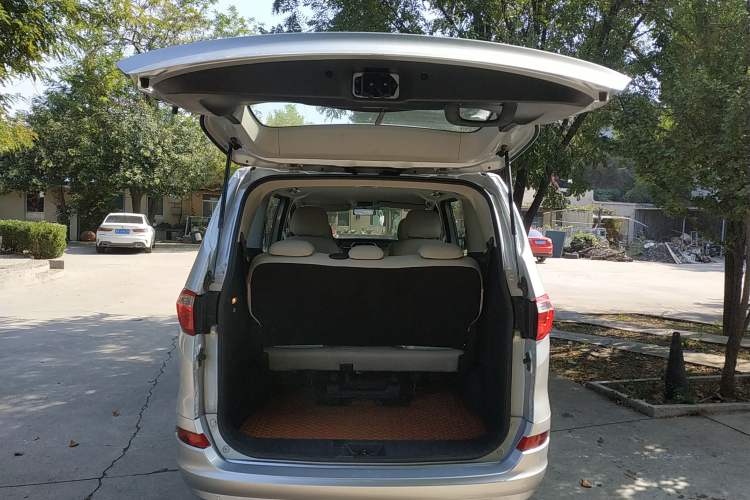 Used Huasong 7 2015 2.0T Automatic Comfort Model Trunk
