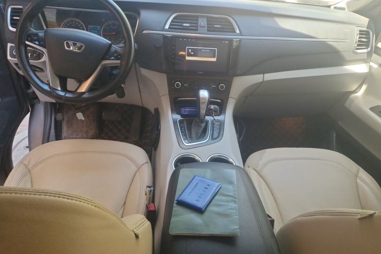 Used Huasong 7 2015 2.0T Automatic Comfort Model Center Console