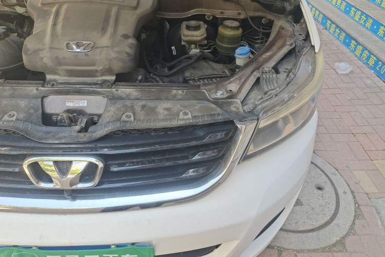 Used Huasong 7 2015 2.0T Automatic Comfort Model Engine Bay Left