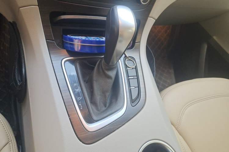 Used Huasong 7 2015 2.0T Automatic Comfort Model Gear Lever