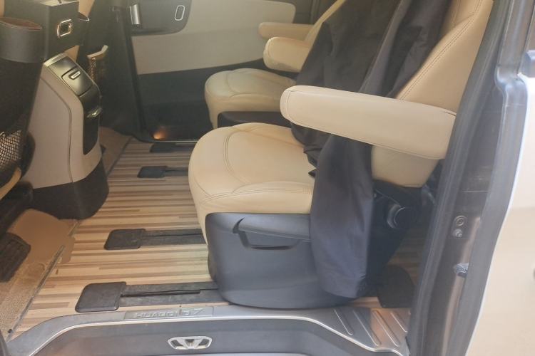 Used Huasong 7 2015 2.0T Automatic Comfort Model Left Rear Seat