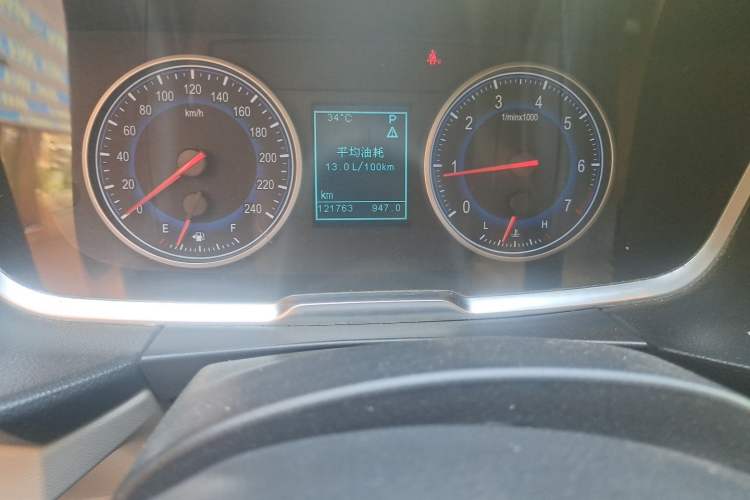 Used Huasong 7 2015 2.0T Automatic Comfort Model Odometer Close Up