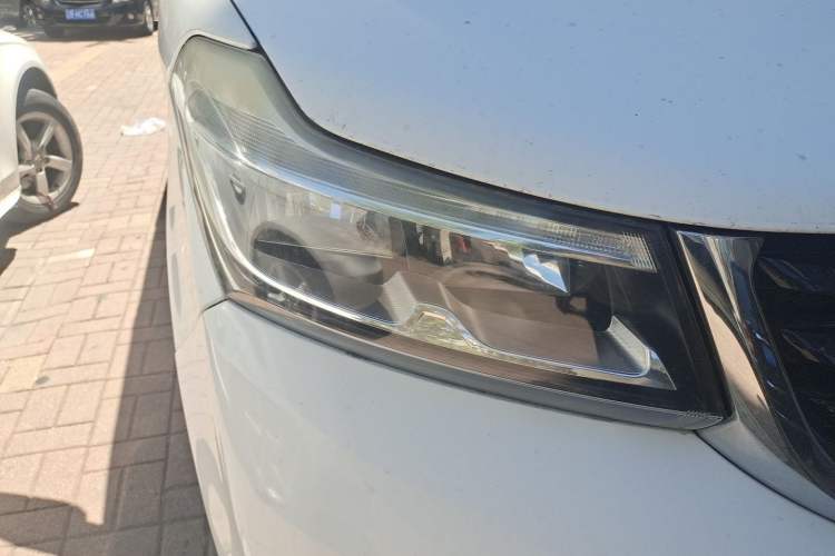 Used Huasong 7 2015 2.0T Automatic Comfort Model Right Front Headlight