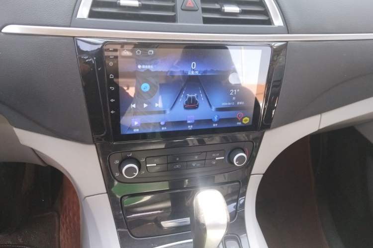 Used Huasong 7 2015 2.0T Automatic Comfort Model Audio And AC Panel