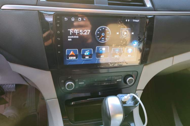 Used Huasong 7 2015 2.0T Automatic Comfort Model Audio And AC Panel
