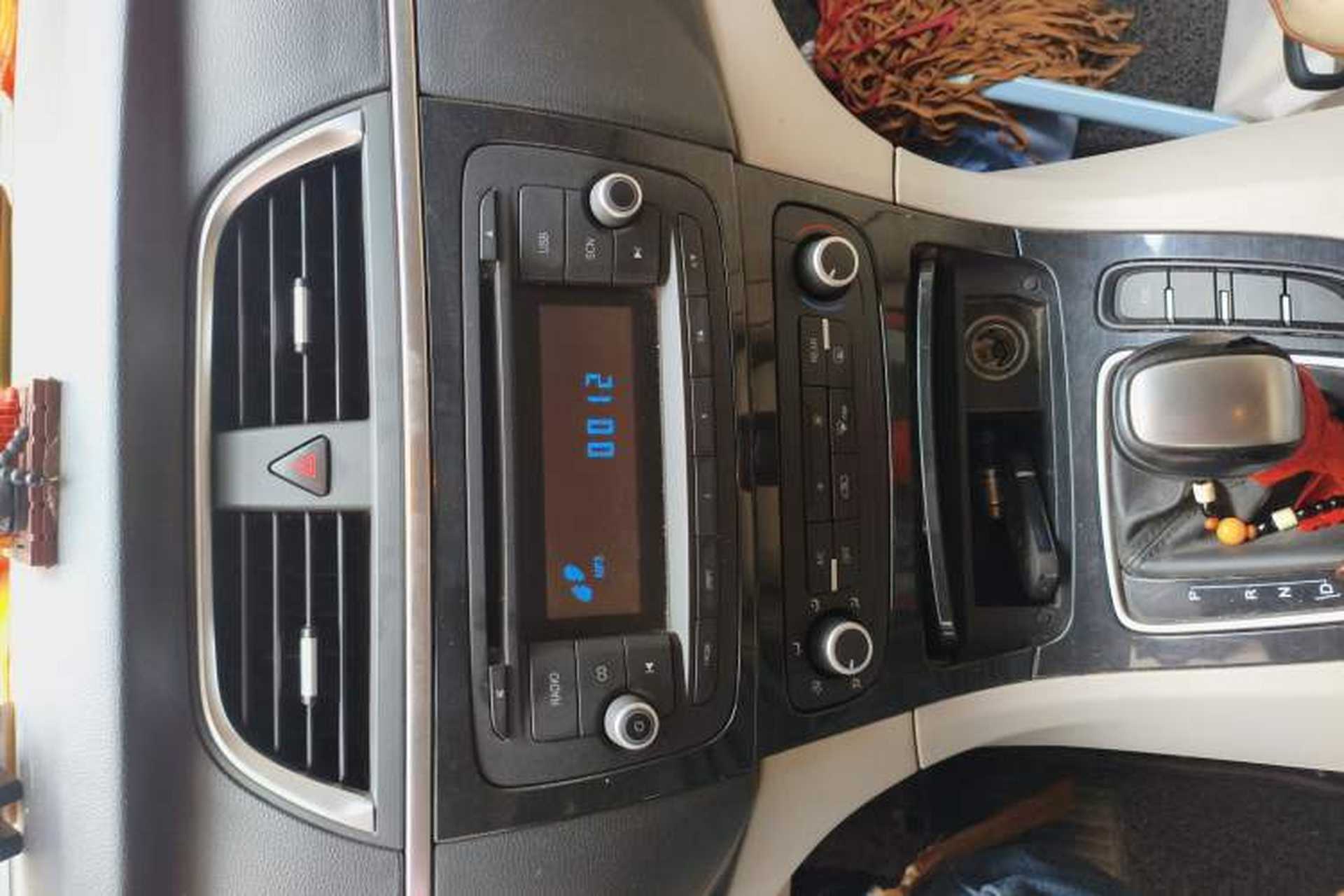 Used Huasong 7 2015 2.0T Automatic Comfort Model Audio And AC Panel