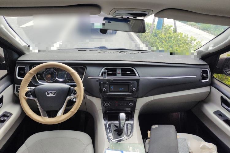 Used Huasong 7 2015 2.0T Automatic Comfort Model Center Console