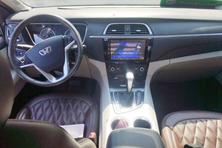 Used Huasong 7 2015 2.0T Automatic Comfort Model Center Console