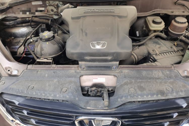 Used Huasong 7 2015 2.0T Automatic Comfort Model Engine Bay