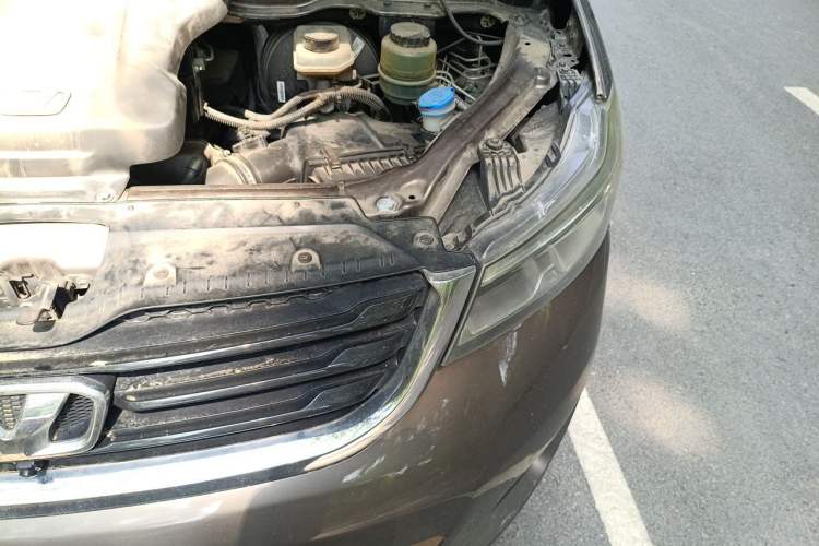 Used Huasong 7 2015 2.0T Automatic Comfort Model Engine Bay Left