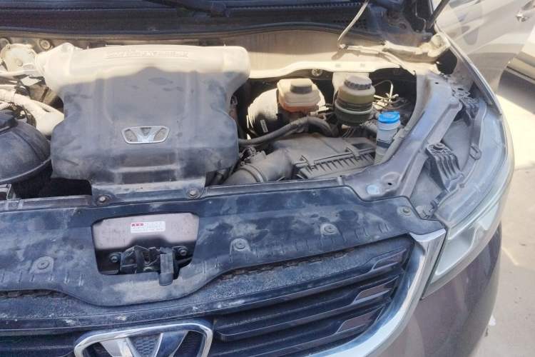 Used Huasong 7 2015 2.0T Automatic Comfort Model Engine Bay Left