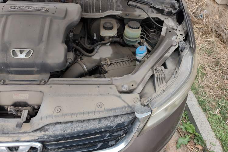 Used Huasong 7 2015 2.0T Automatic Comfort Model Engine Bay Left