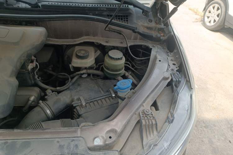 Used Huasong 7 2015 2.0T Automatic Comfort Model Engine Bay Left
