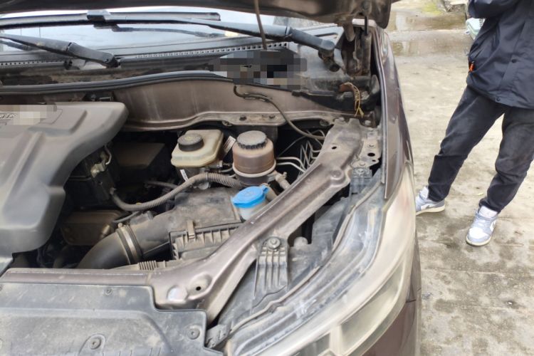 Used Huasong 7 2015 2.0T Automatic Comfort Model Engine Bay Left