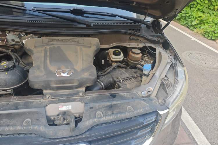 Used Huasong 7 2015 2.0T Automatic Comfort Model Engine Bay Left