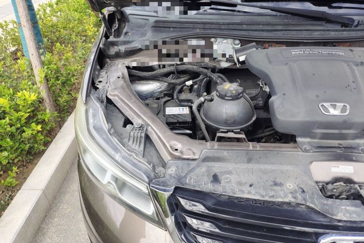 Used Huasong 7 2015 2.0T Automatic Comfort Model Engine Bay Right