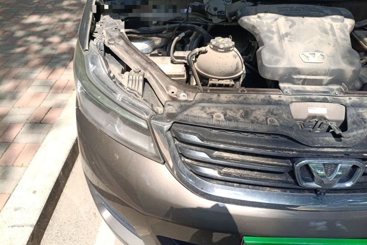 Used Huasong 7 2015 2.0T Automatic Comfort Model Engine Bay Right
