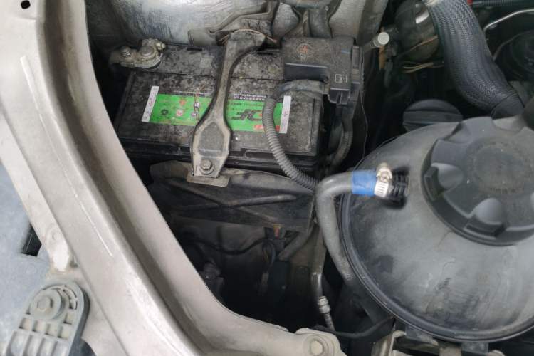 Used Huasong 7 2015 2.0T Automatic Comfort Model Engine Bay Right