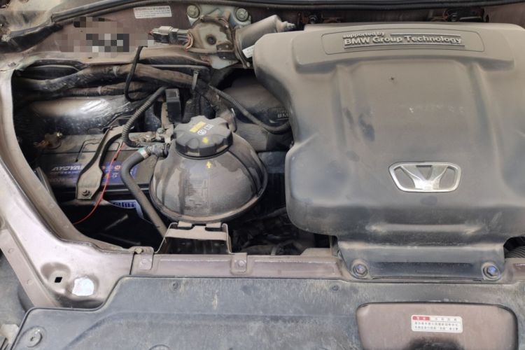 Used Huasong 7 2015 2.0T Automatic Comfort Model Engine Bay Right