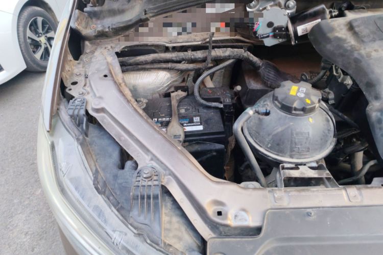 Used Huasong 7 2015 2.0T Automatic Comfort Model Engine Bay Right