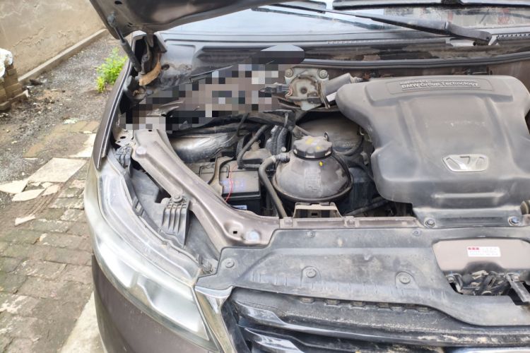 Used Huasong 7 2015 2.0T Automatic Comfort Model Engine Bay Right