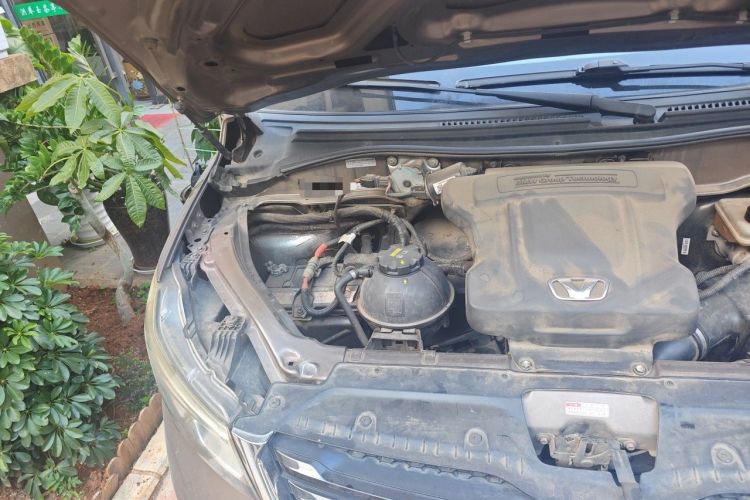Used Huasong 7 2015 2.0T Automatic Comfort Model Engine Bay Right