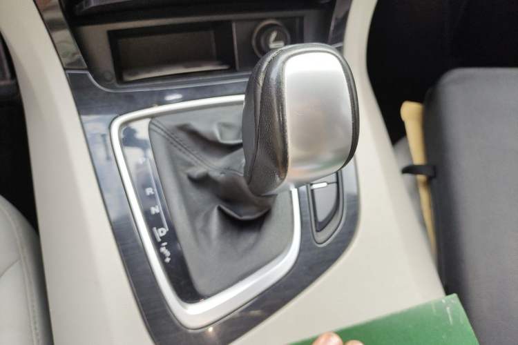 Used Huasong 7 2015 2.0T Automatic Comfort Model Gear Lever