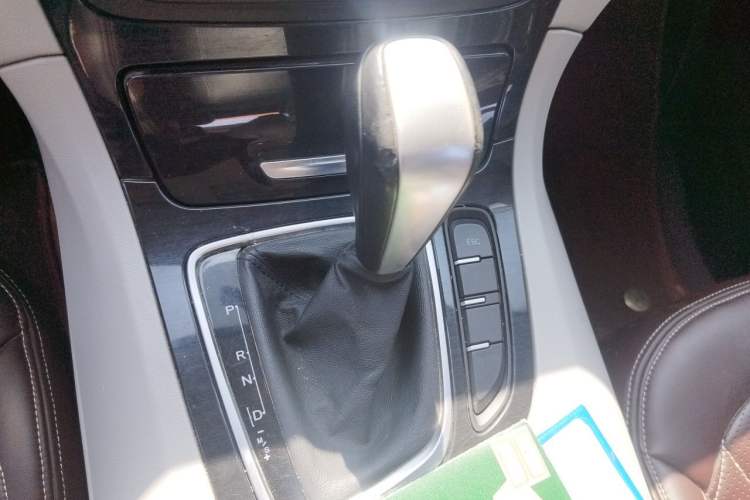 Used Huasong 7 2015 2.0T Automatic Comfort Model Gear Lever