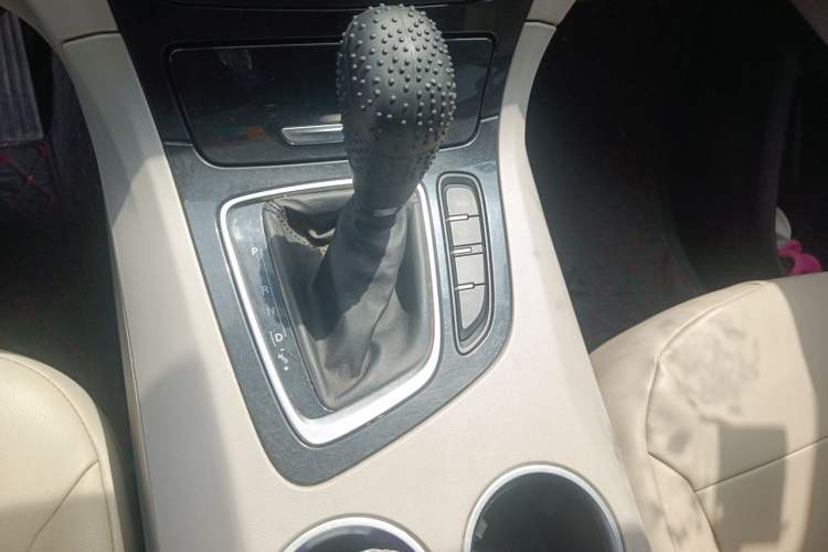 Used Huasong 7 2015 2.0T Automatic Comfort Model Gear Lever