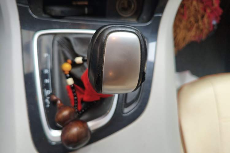 Used Huasong 7 2015 2.0T Automatic Comfort Model Gear Lever