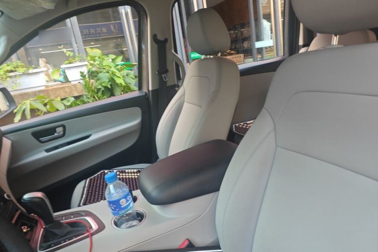 Used Huasong 7 2015 2.0T Automatic Comfort Model Left Front Seat
