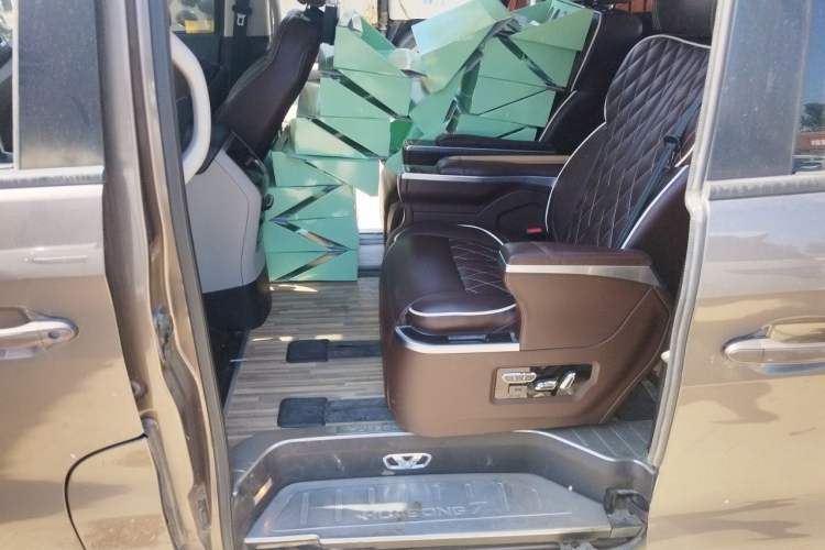 Used Huasong 7 2015 2.0T Automatic Comfort Model Left Rear Seat