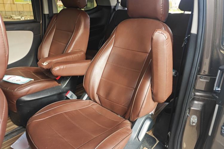 Used Huasong 7 2015 2.0T Automatic Comfort Model Left Rear Seat