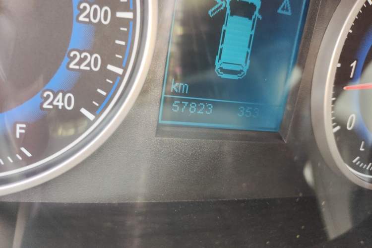 Used Huasong 7 2015 2.0T Automatic Comfort Model Odometer Close Up